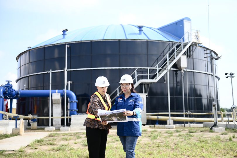 The Australian Ambassador to Indonesia Penny Williams inspects new wastewater management in Palembang, South Sumatra (Australian Embassy Jakarta-Flickr)