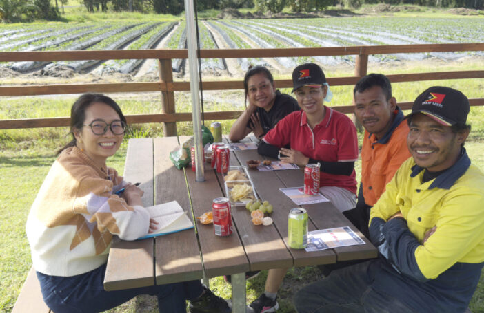 World Bank Senior Economist Dr Dung Doan discussing Wave Two of Pacific Labour Mobility Survey with PALM horticulture workers