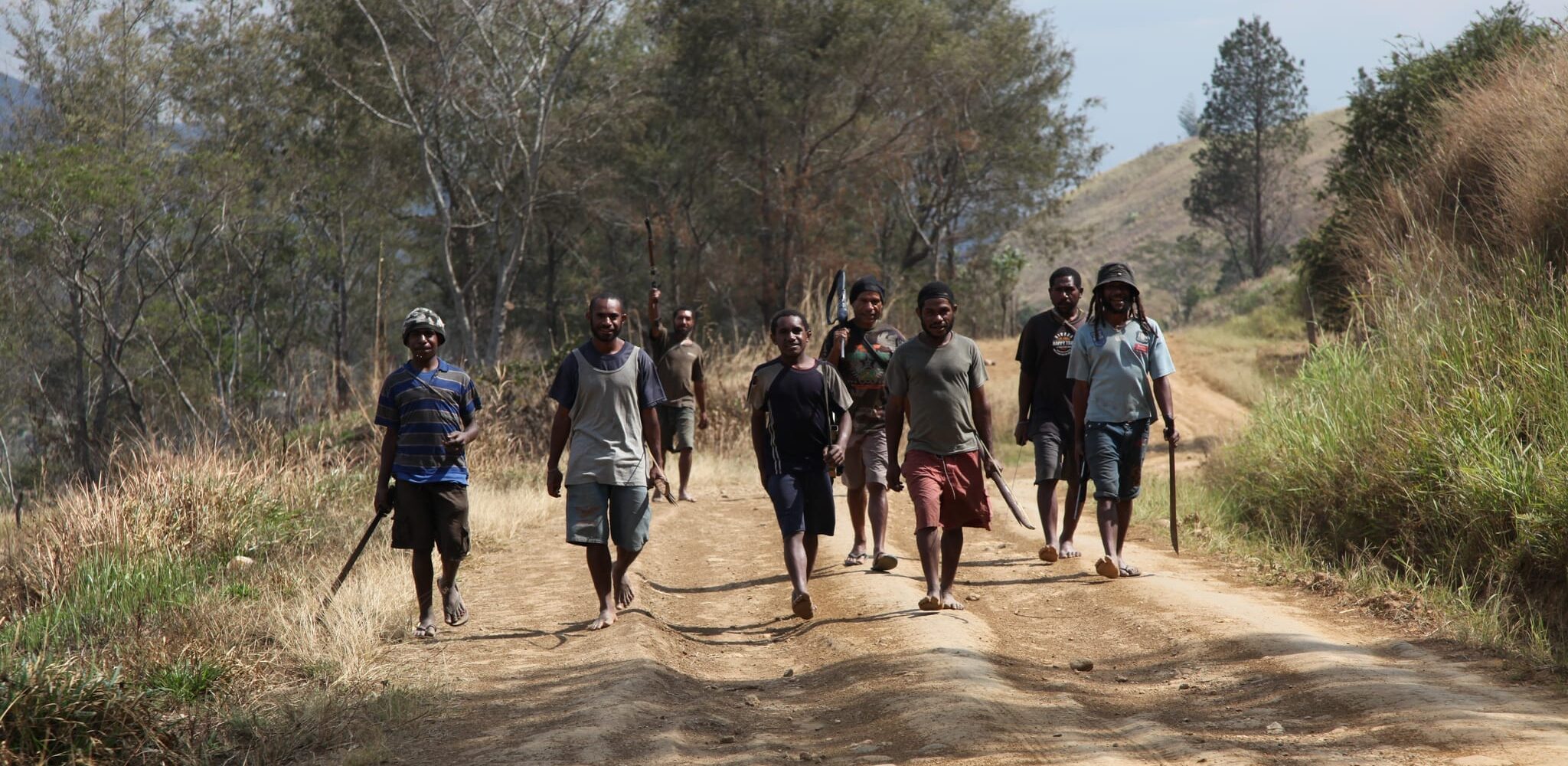 Young men part of tribal wars, Eastern Highlands, PNG. Photo Roger Wheatley, AusAID (10660803024)