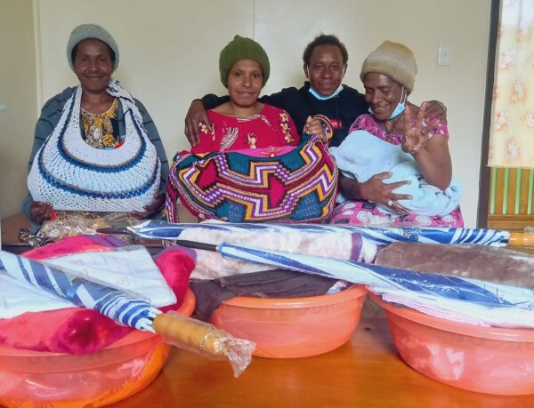 Mother of triplets & her 2sisters and nurse at Yampu HC in Enga