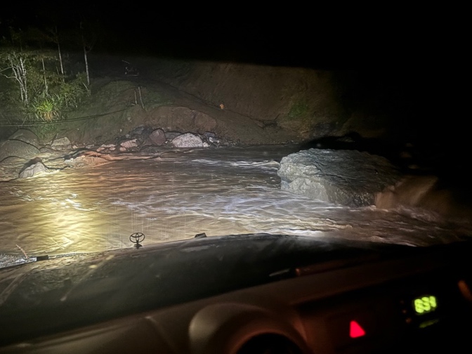 A ten-seater on the road into Bema.