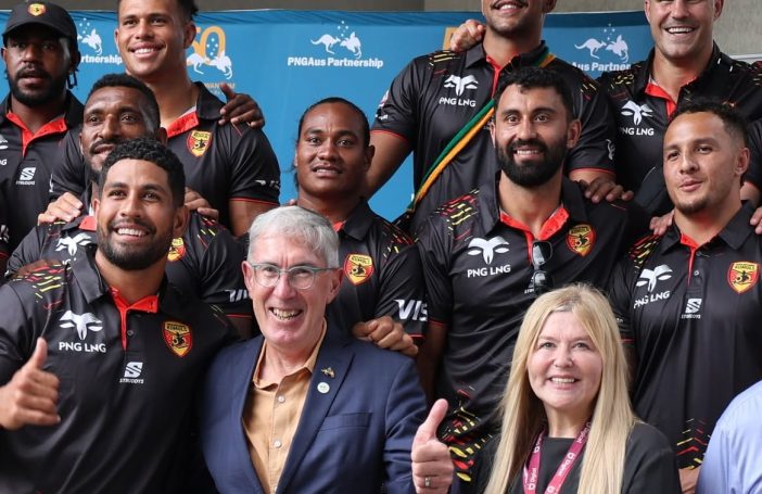 Kumuls and Australian High Commissioner Ewen McDonald